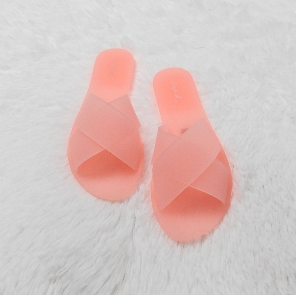 New Blush Pink Jelly Sandals - Picture 3 of 7
